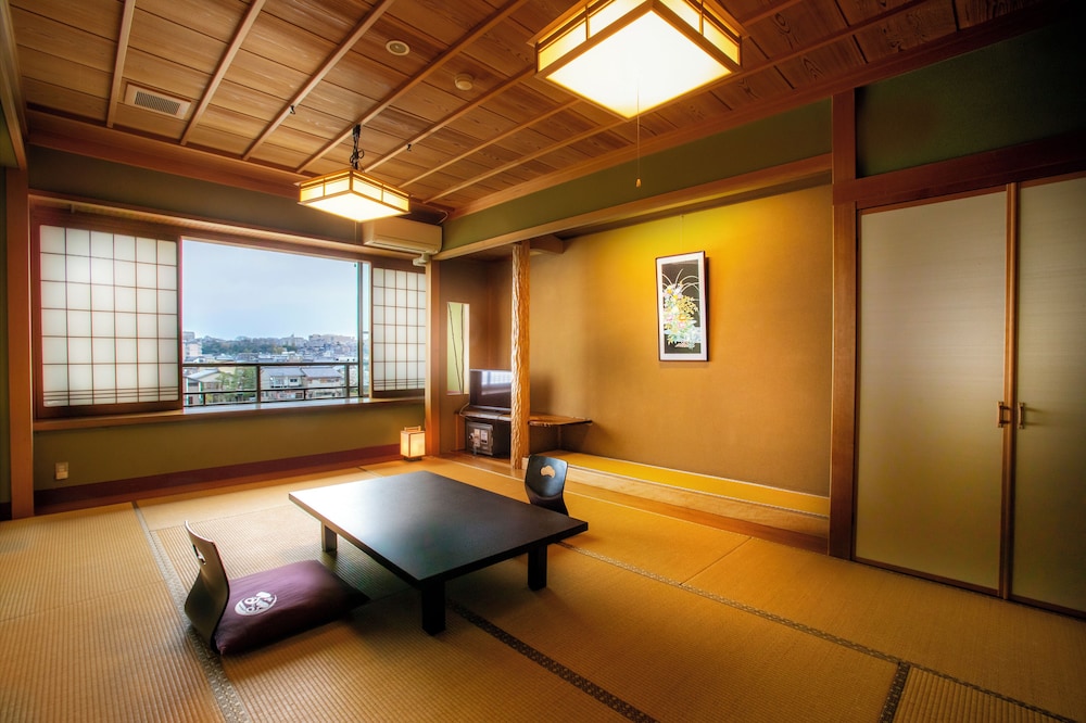 金沢の宿　由屋るる犀々 小松