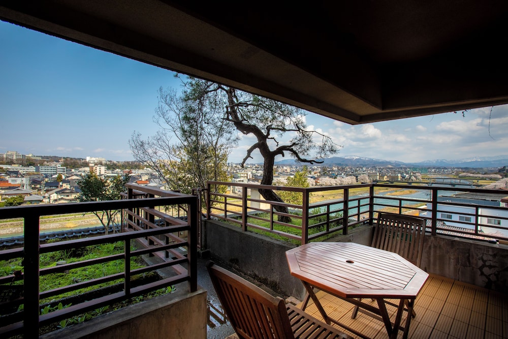 金沢の宿　由屋るる犀々 小松