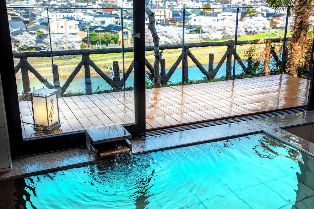 金沢の宿　由屋るる犀々 小松