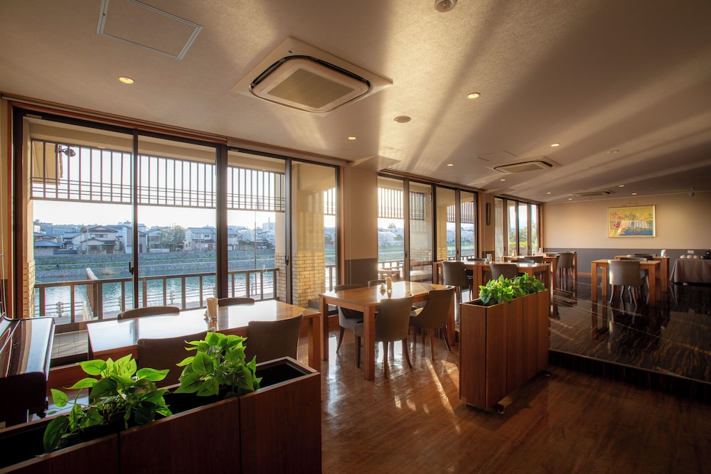 金沢の宿　由屋るる犀々 小松