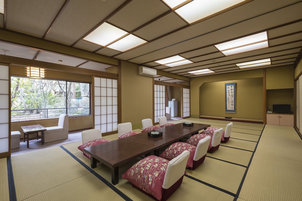 あわづ温泉喜多八 小松