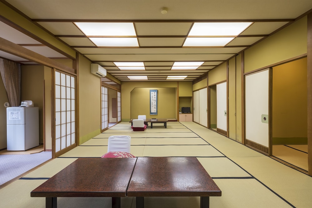 あわづ温泉喜多八 小松