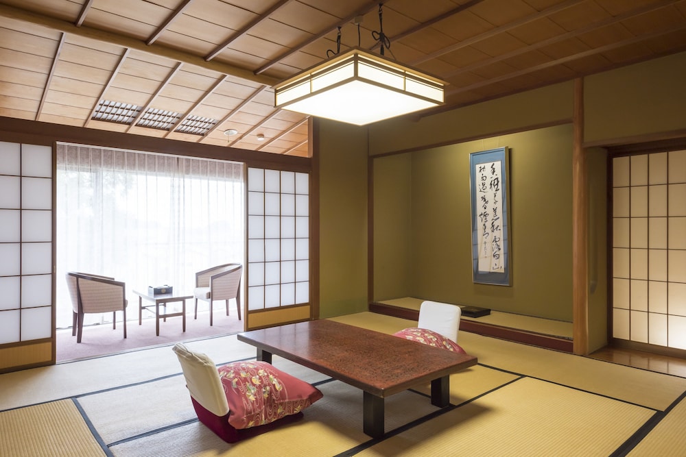 あわづ温泉喜多八 小松