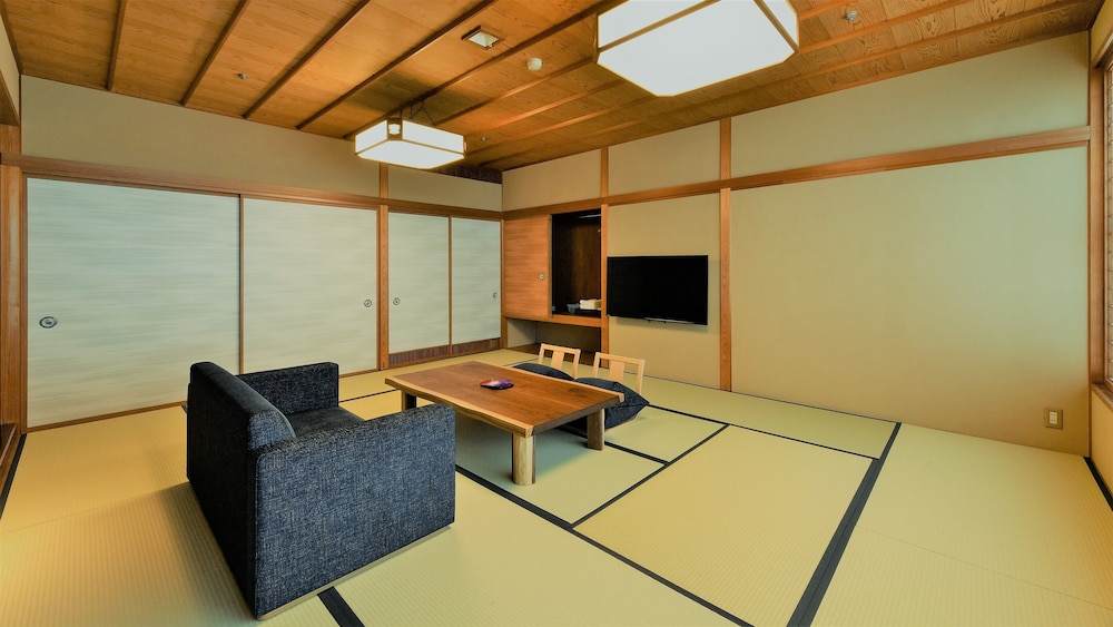 あわづ温泉喜多八 小松