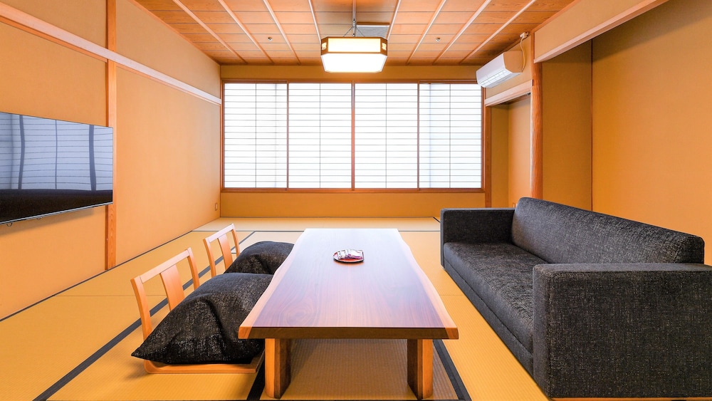 あわづ温泉喜多八 小松