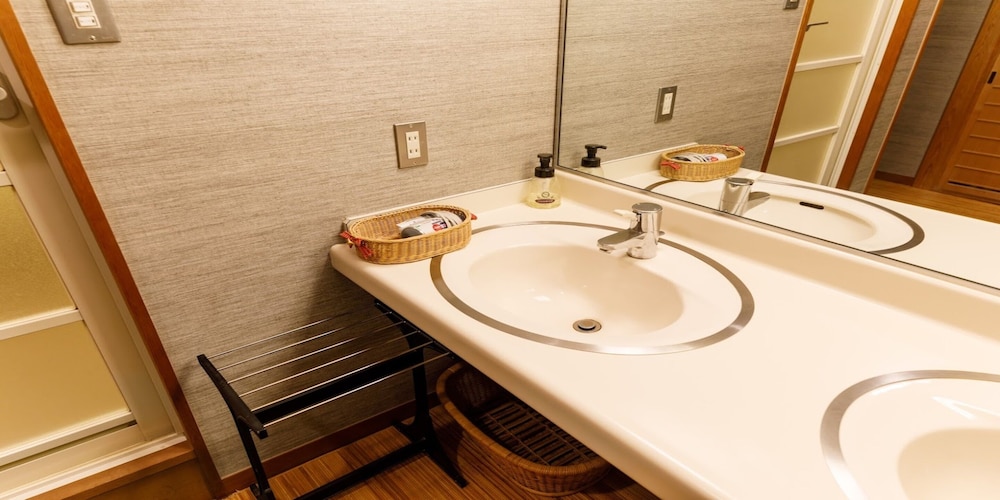 あわづ温泉喜多八 小松