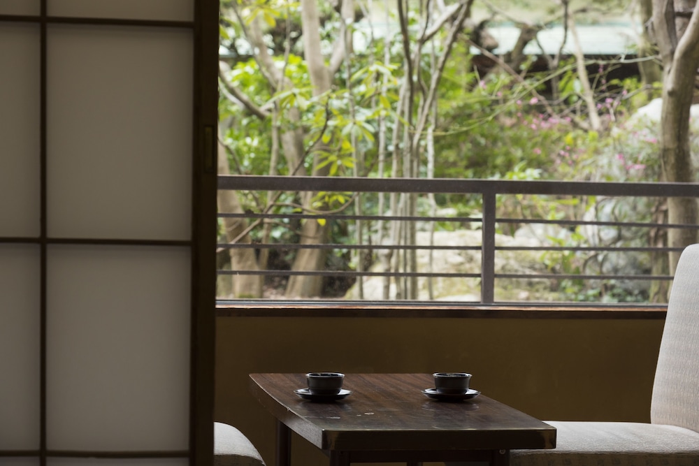 あわづ温泉喜多八 小松