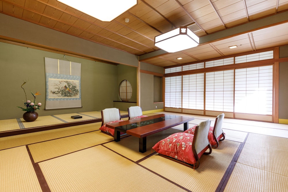 あわづ温泉喜多八 小松