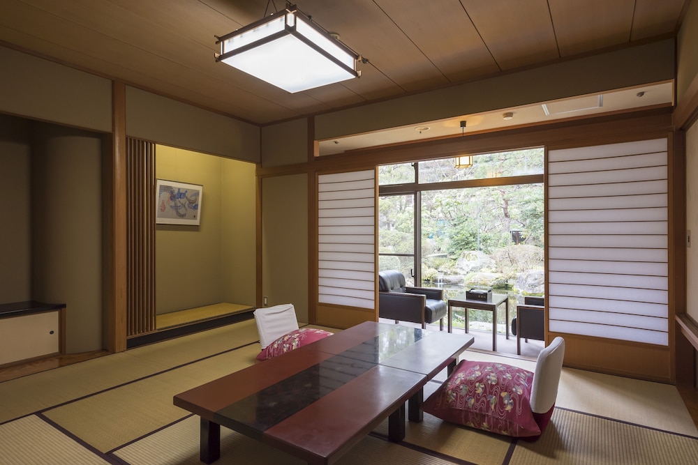 あわづ温泉喜多八 小松