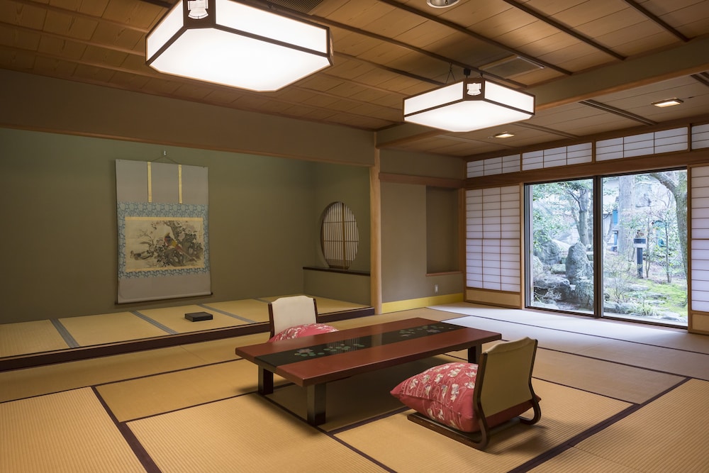 あわづ温泉喜多八 小松