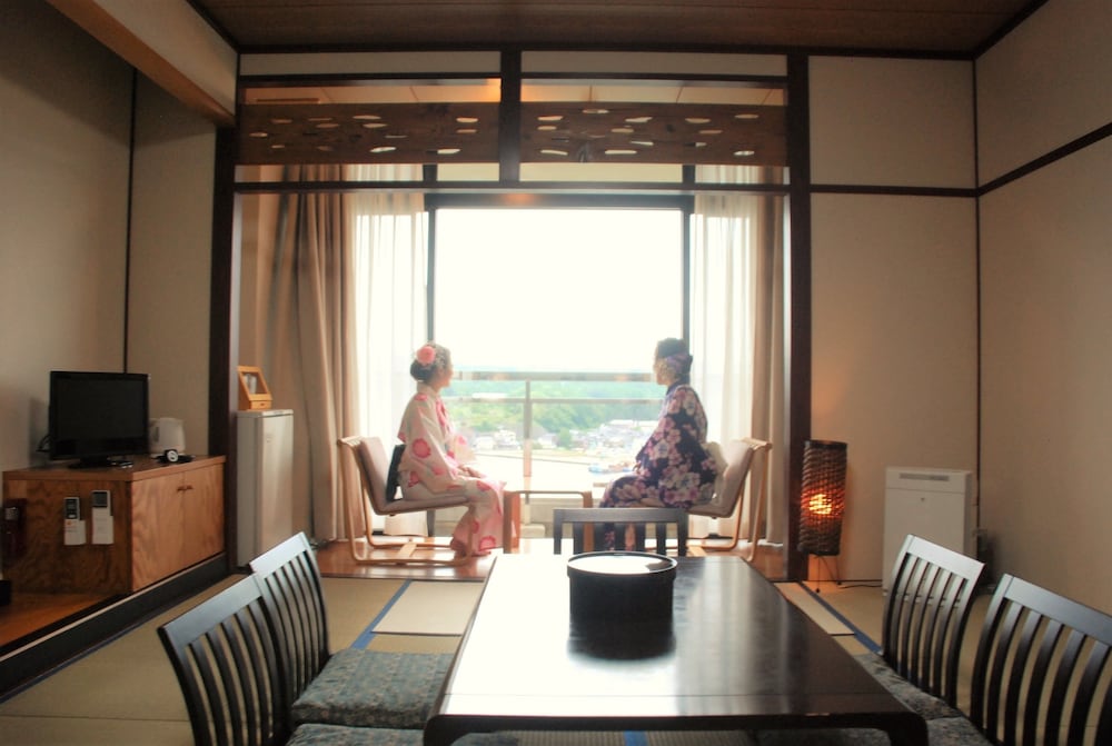 能登牡蠣の宿 キャッスル真名井 小松