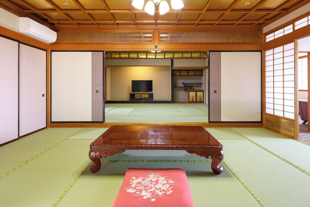 大江戸温泉物語 PREMIUM 山下家 小松