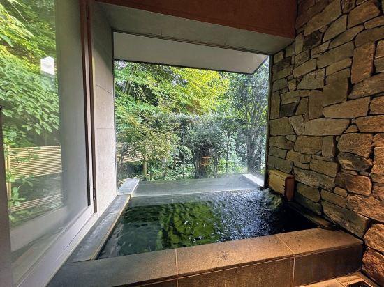 金沢湯涌温泉湯の出 小松