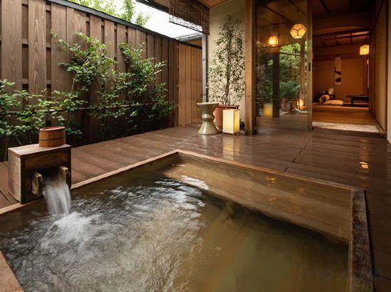 金沢湯涌温泉湯の出 小松