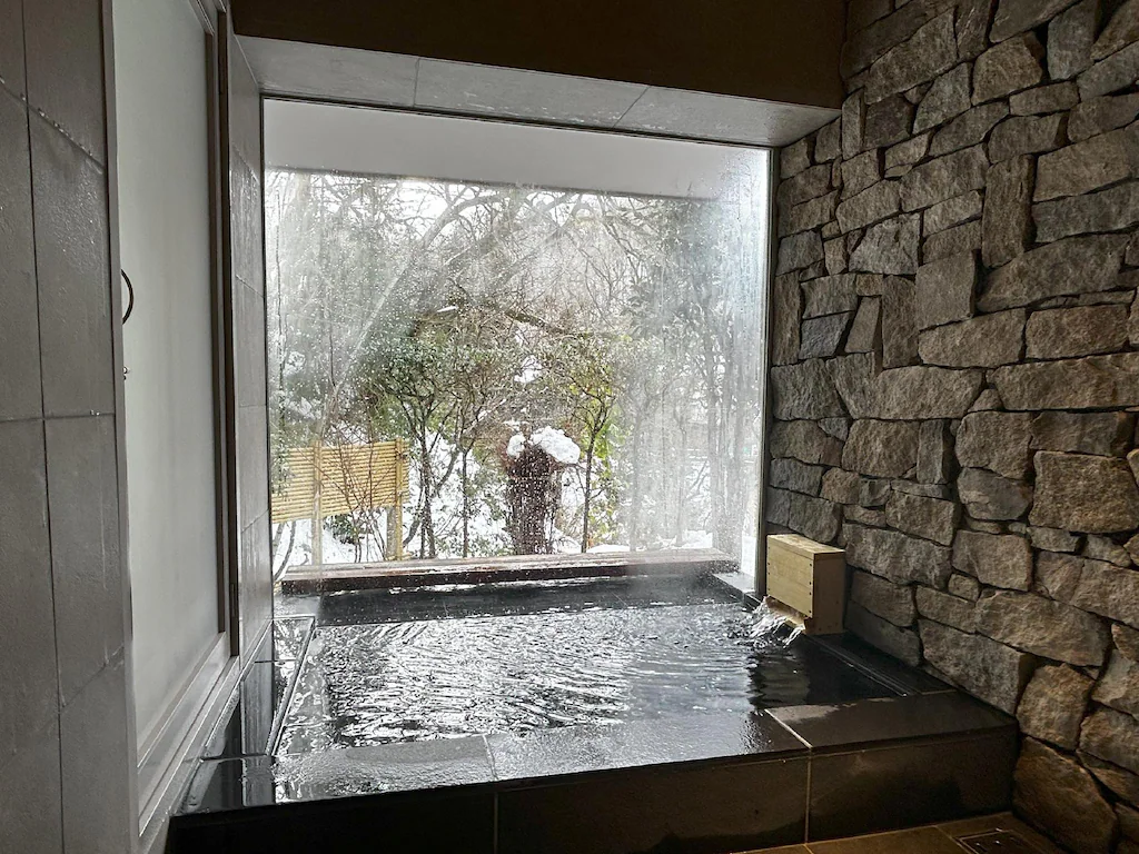 金沢湯涌温泉湯の出 小松