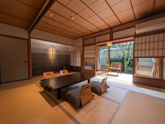 金沢湯涌温泉湯の出 小松