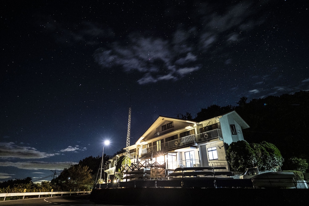 ペンション くろしお丸 岡山