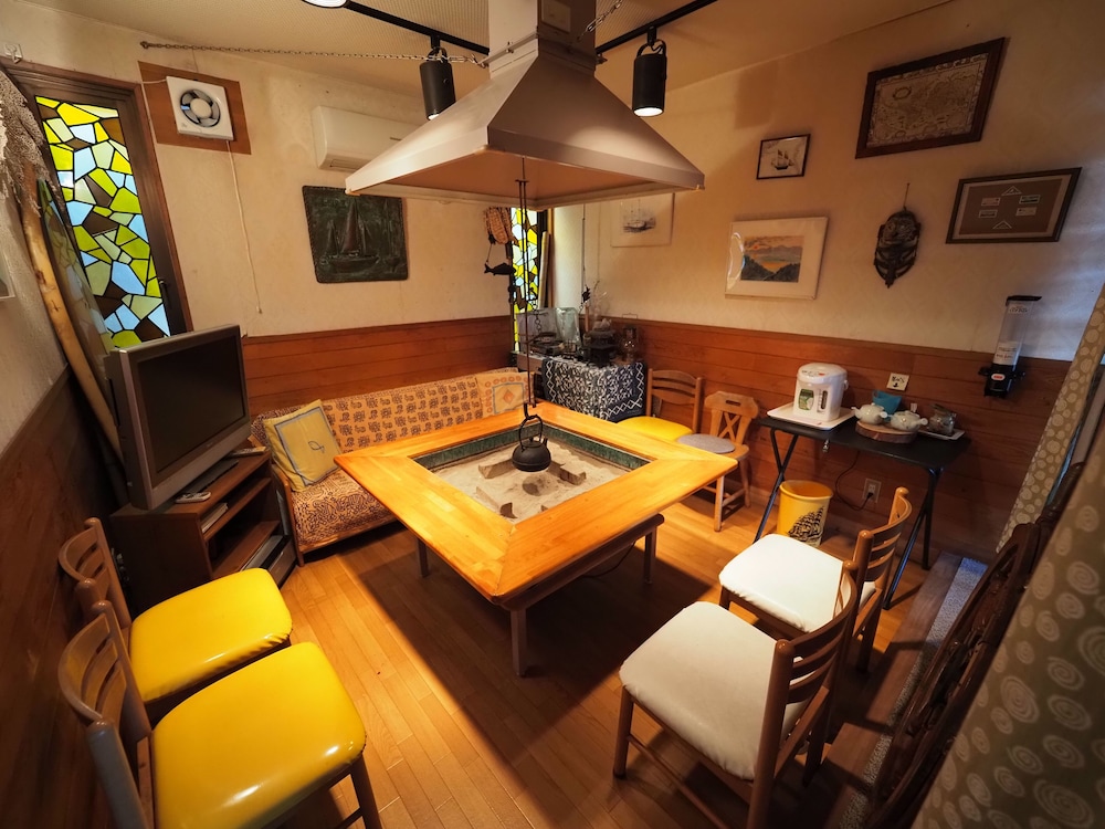 ペンション くろしお丸 岡山