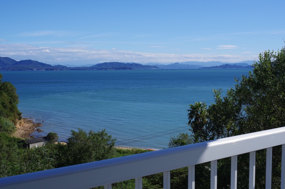 ペンション くろしお丸 岡山