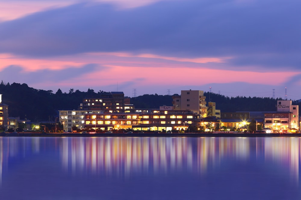 夕景湖畔 すいてんかく 出雲