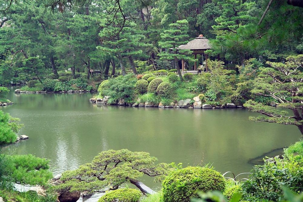 PINE TREE HOTEL 広島