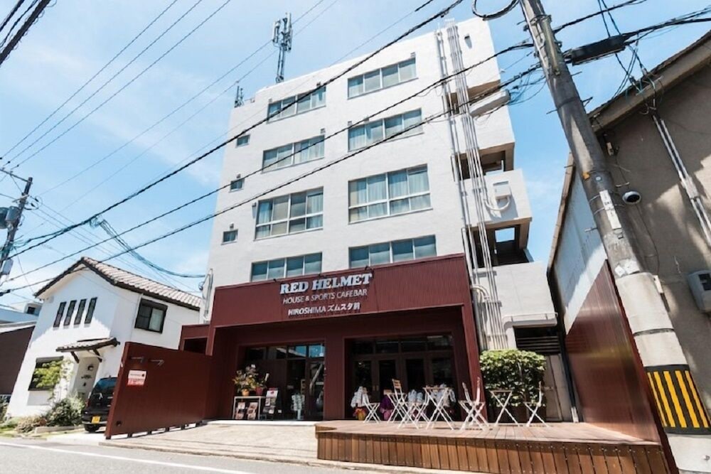 RED HELMET HOUSE&SPORTS BAR HIROSHIMA 広島