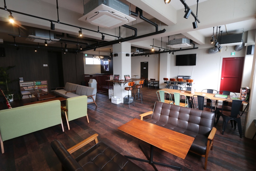 RED HELMET HOUSE&SPORTS BAR HIROSHIMA 広島