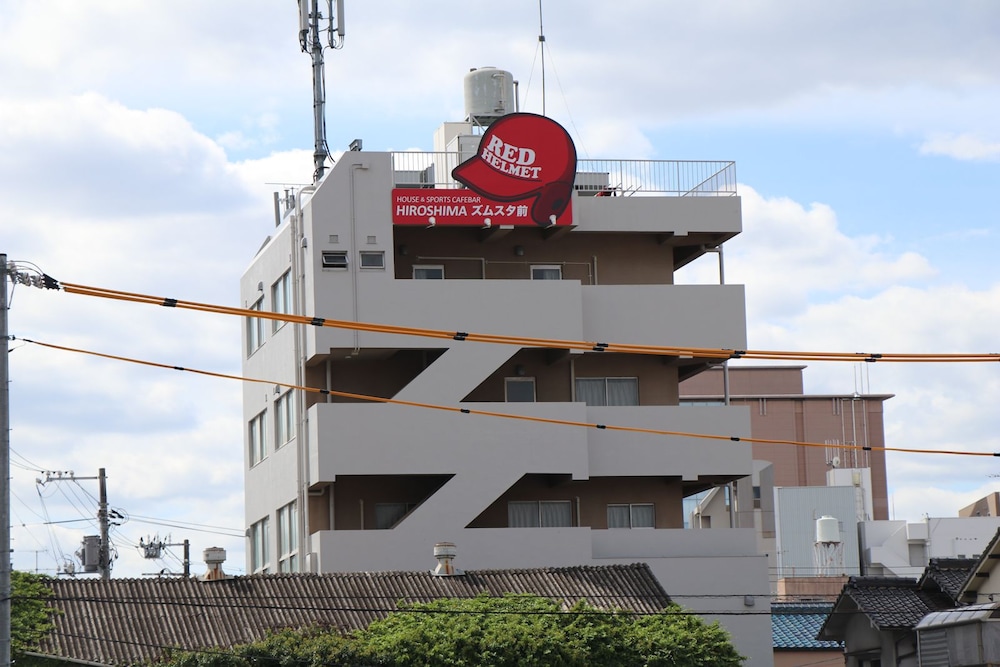 RED HELMET HOUSE&SPORTS BAR HIROSHIMA 広島