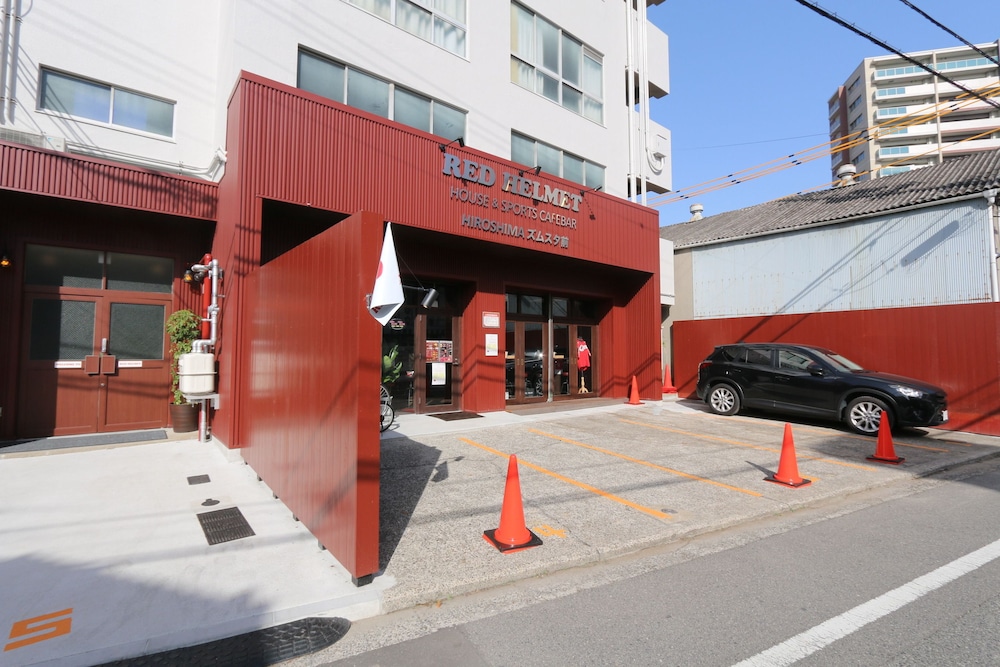 RED HELMET HOUSE&SPORTS BAR HIROSHIMA 広島