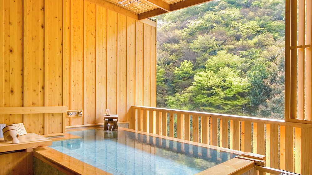 奥道後　壱湯の守 松山