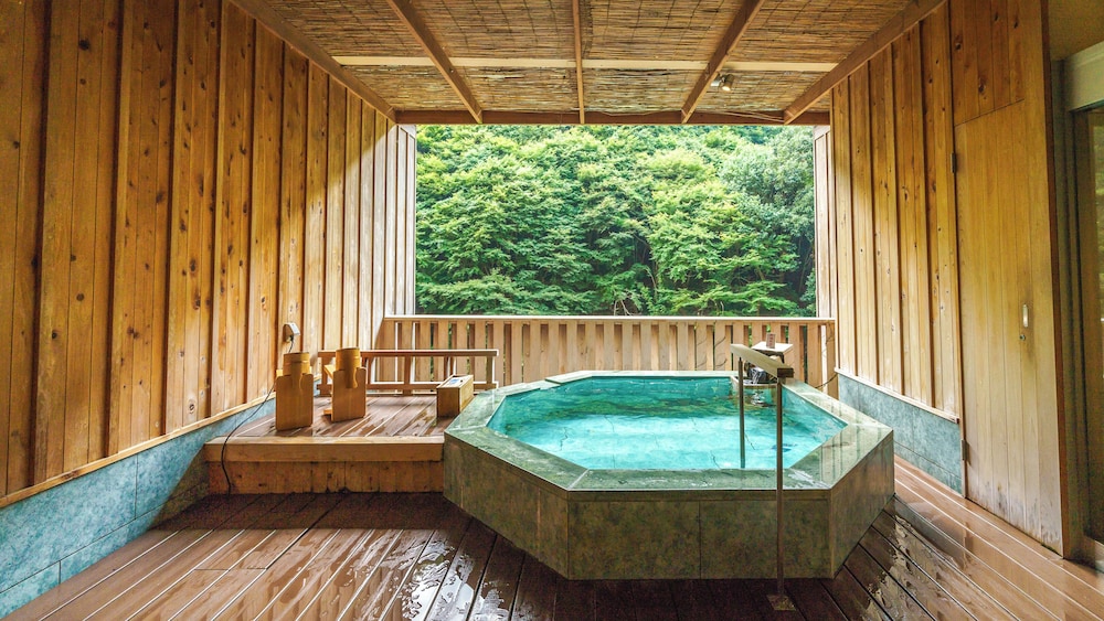 奥道後　壱湯の守 松山