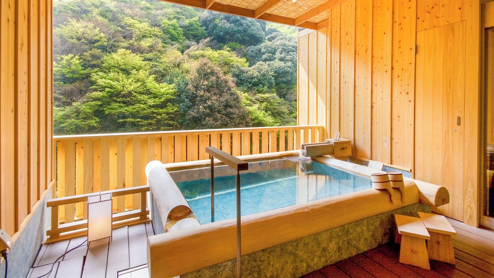 奥道後　壱湯の守 松山