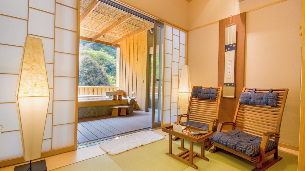 奥道後　壱湯の守 松山