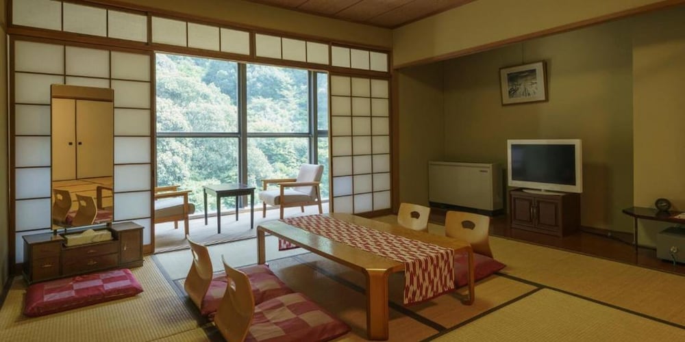 奥道後　壱湯の守 松山