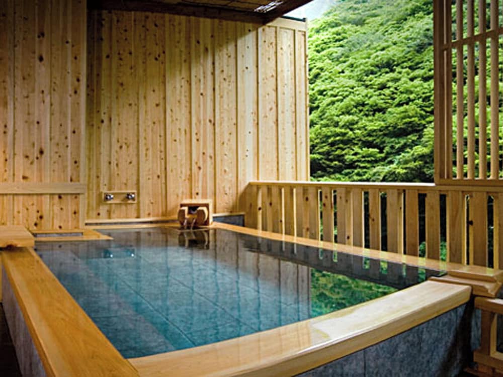 奥道後　壱湯の守 松山