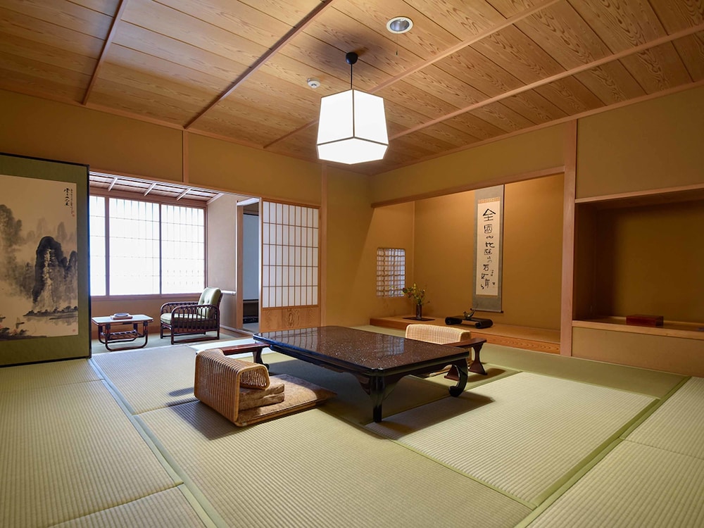 大和屋別荘 松山