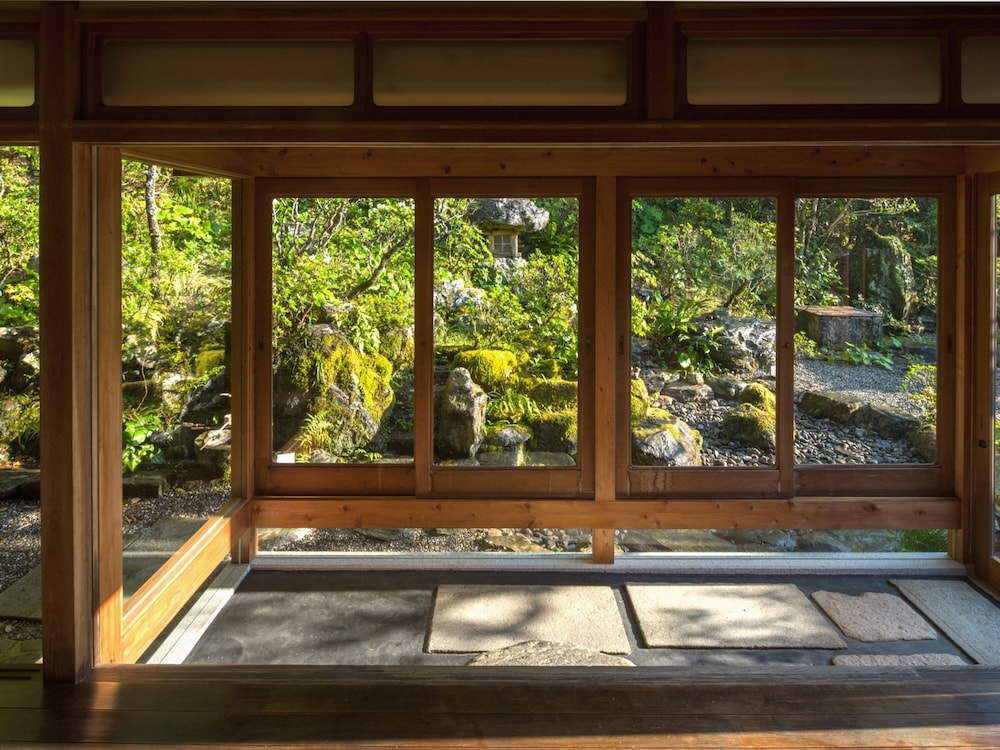 NIPPONIA HOTEL 大洲 城下町 松山