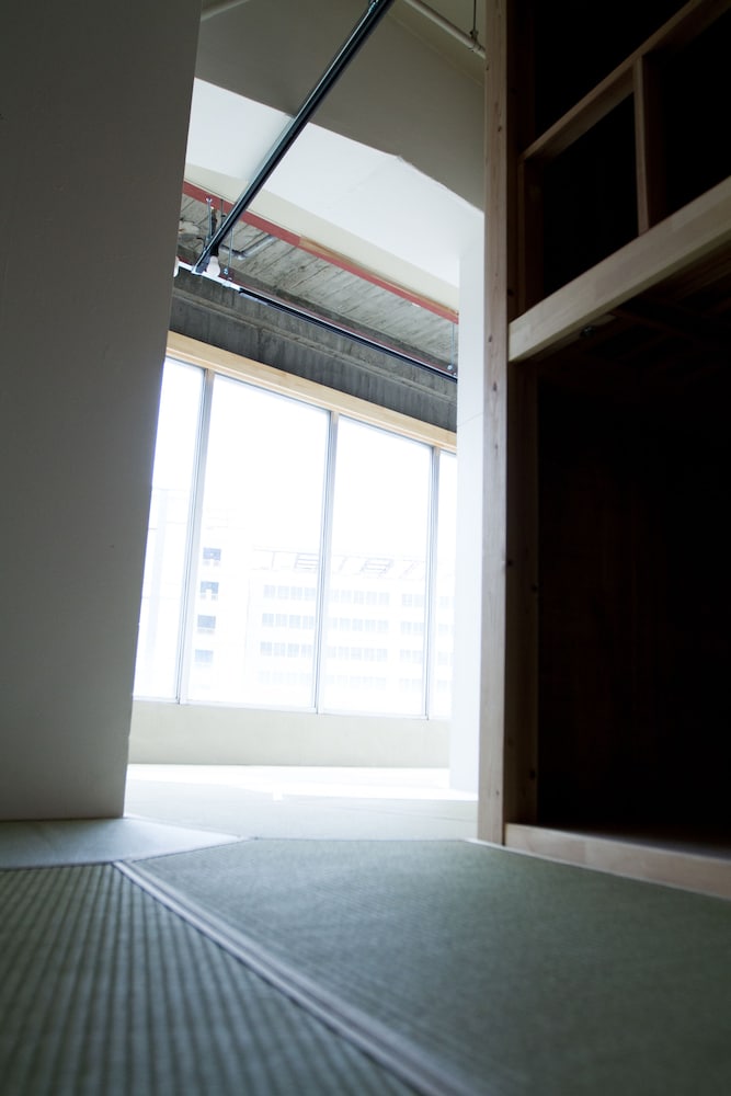 HOSTEL AND DINING TANGA TABLE 北九州