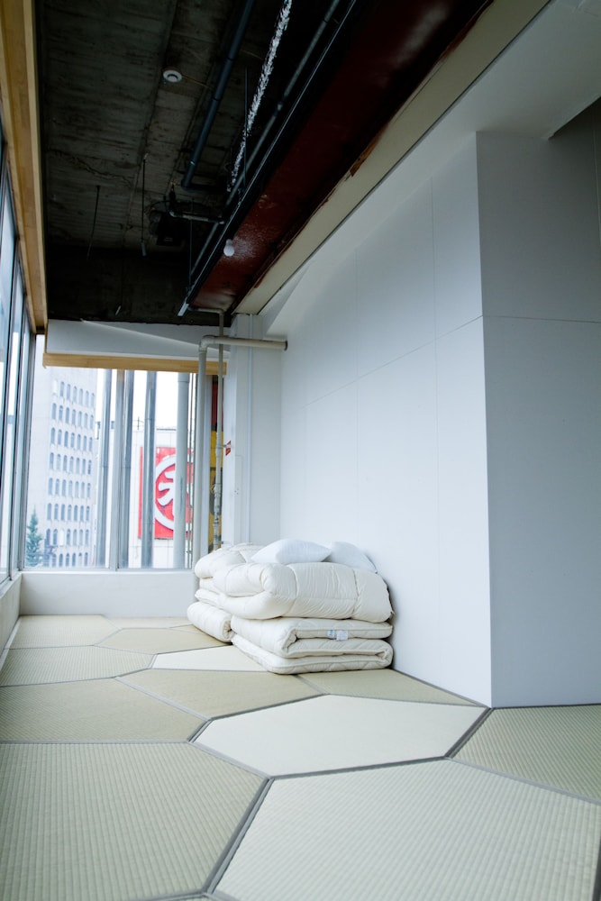 HOSTEL AND DINING TANGA TABLE 北九州