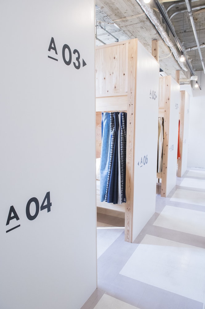 HOSTEL AND DINING TANGA TABLE 北九州