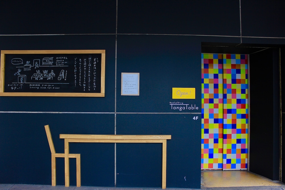 HOSTEL AND DINING TANGA TABLE 北九州