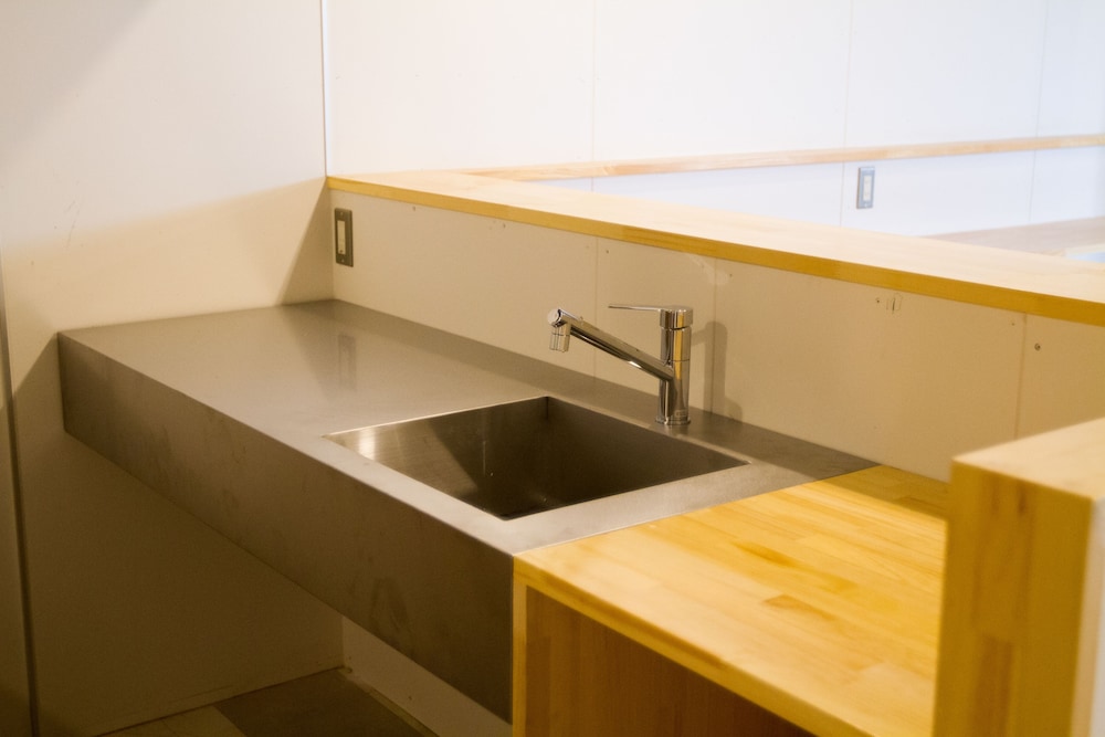 HOSTEL AND DINING TANGA TABLE 北九州
