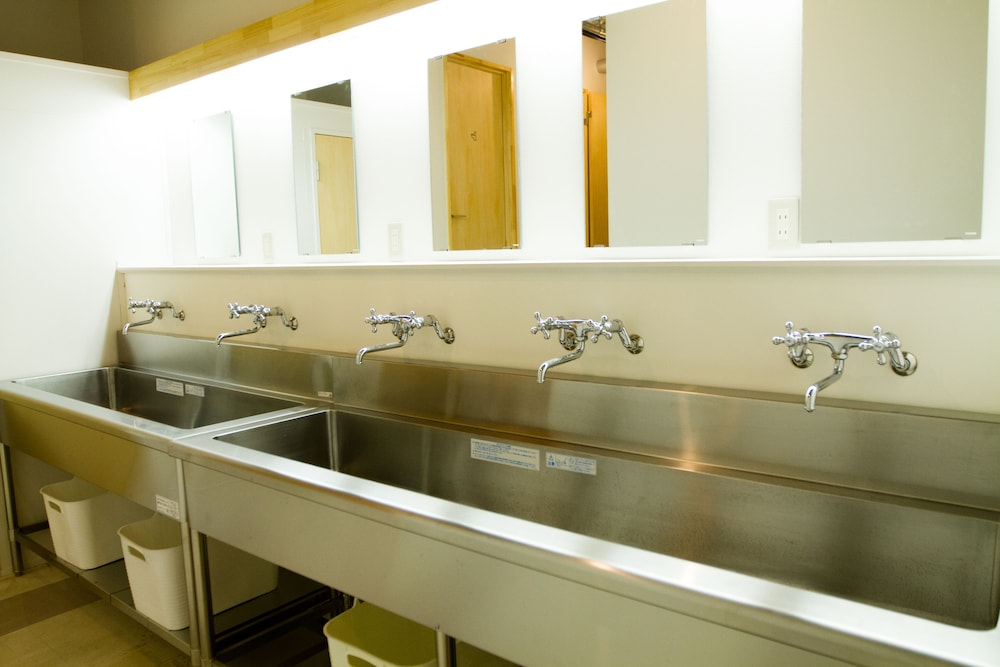 HOSTEL AND DINING TANGA TABLE 北九州