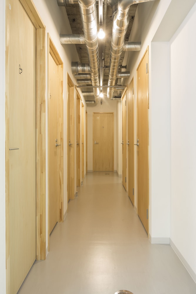 HOSTEL AND DINING TANGA TABLE 北九州