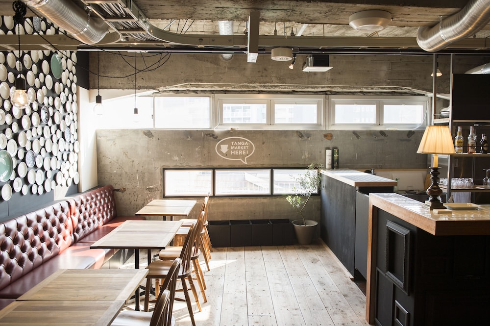 HOSTEL AND DINING TANGA TABLE 北九州