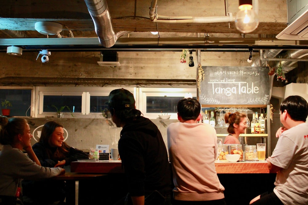 HOSTEL AND DINING TANGA TABLE 北九州