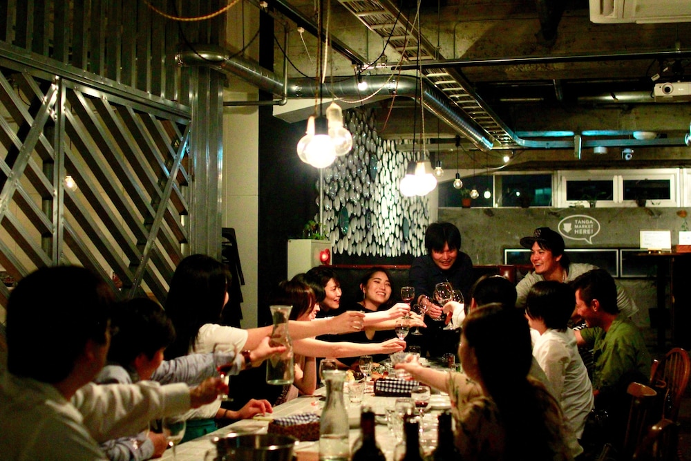 HOSTEL AND DINING TANGA TABLE 北九州