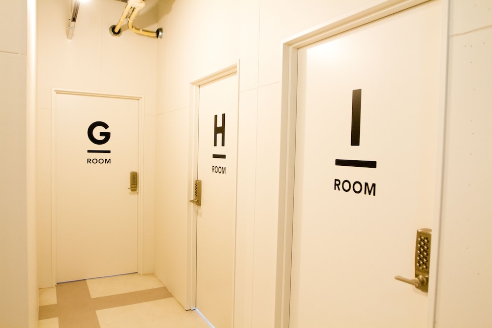 HOSTEL AND DINING TANGA TABLE 北九州