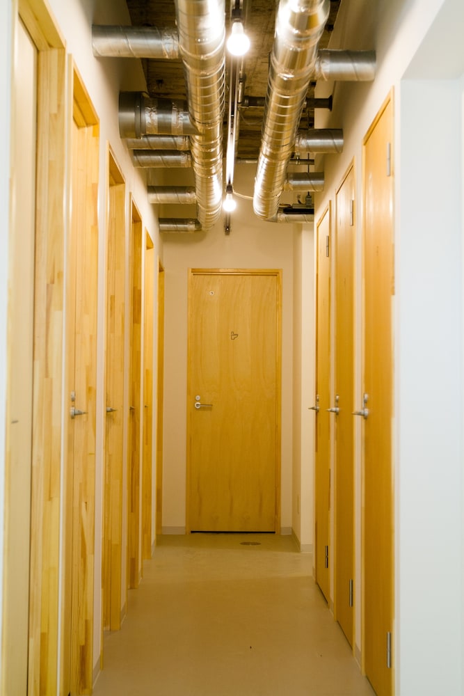 HOSTEL AND DINING TANGA TABLE 北九州