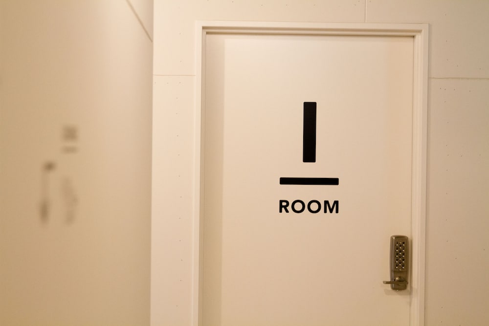 HOSTEL AND DINING TANGA TABLE 北九州
